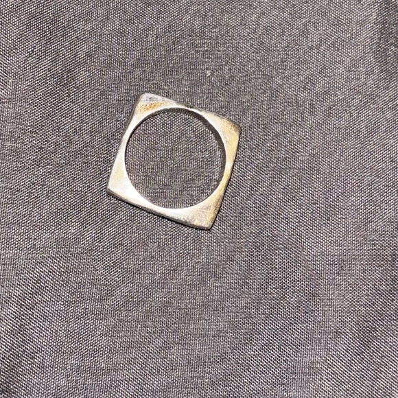Square sterling silver size 8 square hammered ring - Picture 3 of 5